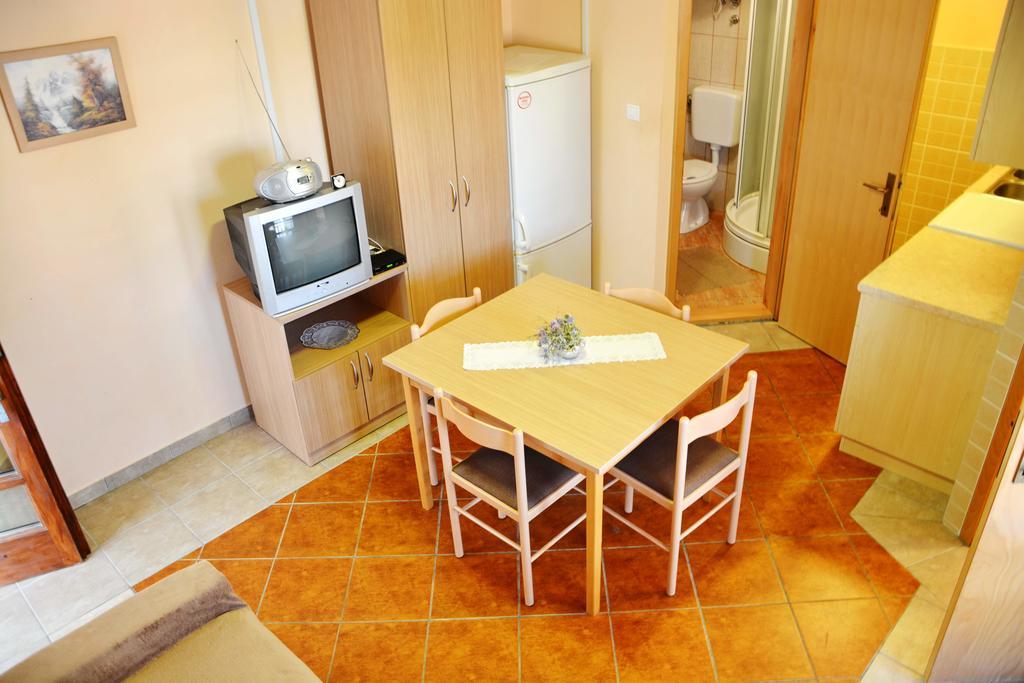 Apartments Joza Vir Eksteriør bilde